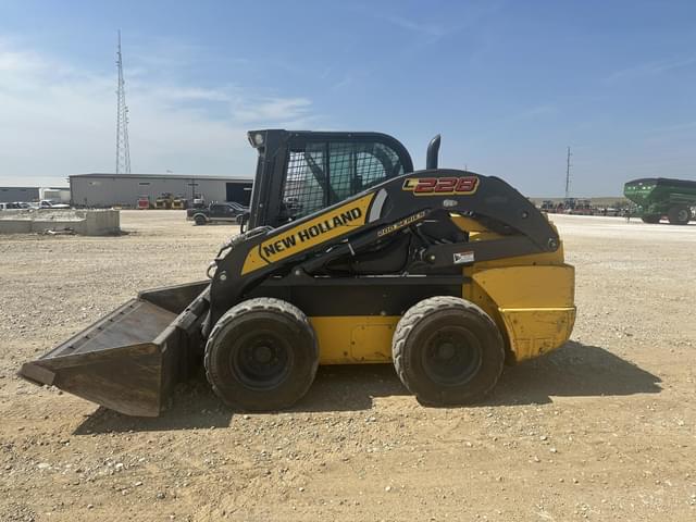 Image of New Holland L228 equipment image 4