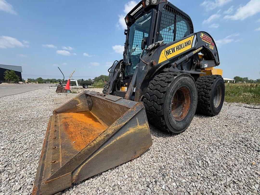 Image of New Holland L228 Primary image