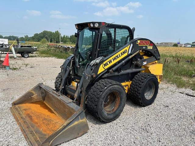 Image of New Holland L228 equipment image 1