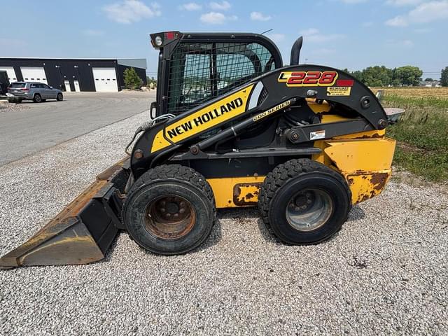 Image of New Holland L228 equipment image 2