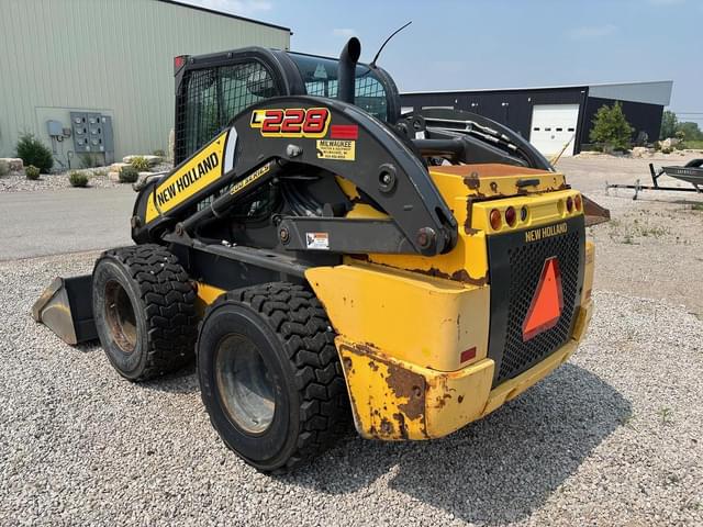 Image of New Holland L228 equipment image 3