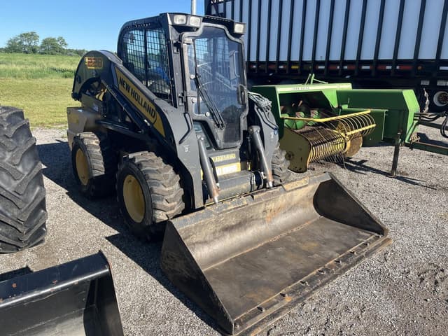 Image of New Holland L228 equipment image 1
