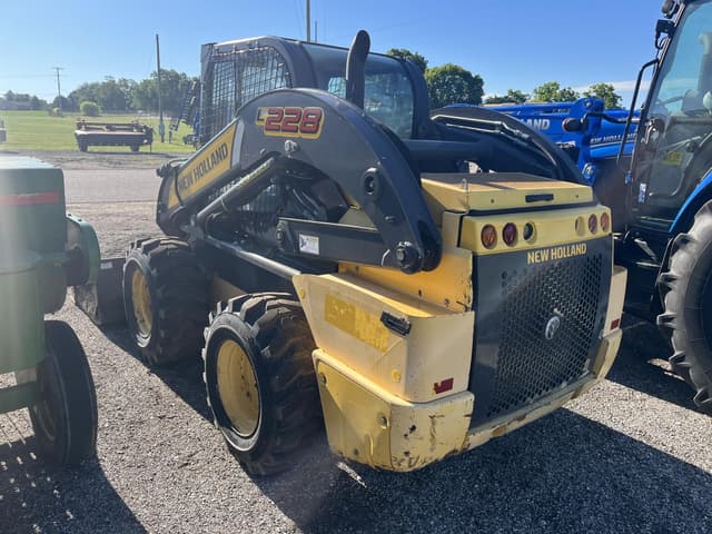Image of New Holland L228 equipment image 3