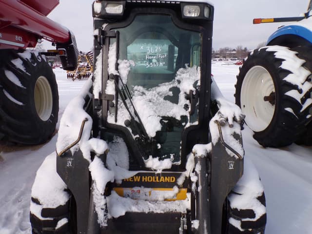 Image of New Holland L228 equipment image 2