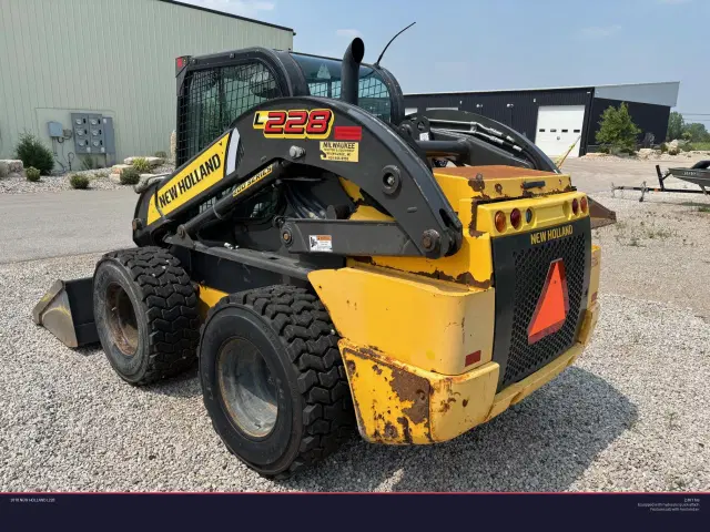 Image of New Holland L228 equipment image 3