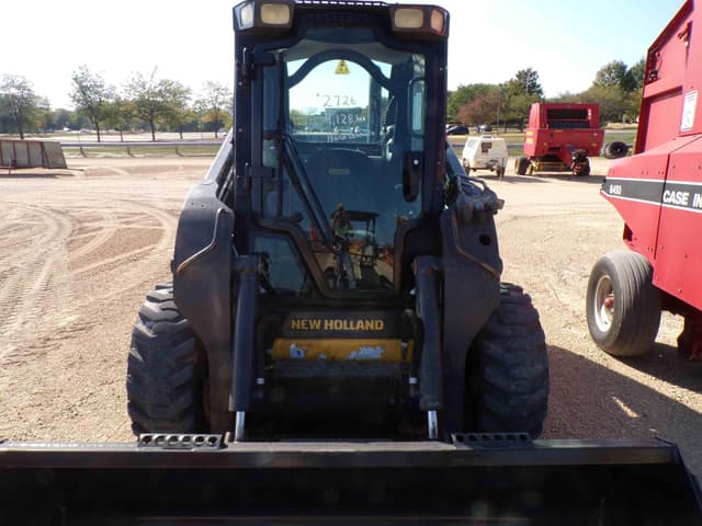 Image of New Holland L228 equipment image 2