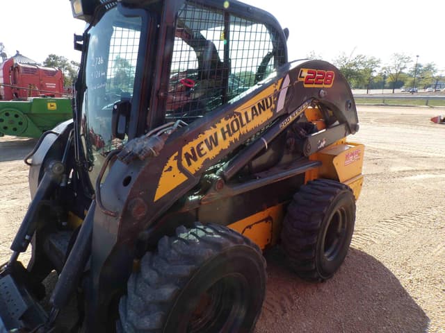 Image of New Holland L228 equipment image 4