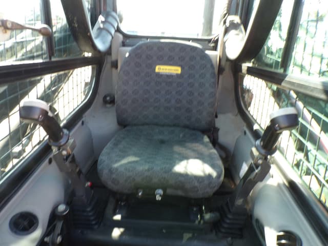 Image of New Holland L228 equipment image 3