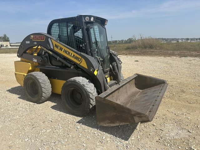 Image of New Holland L228 equipment image 2