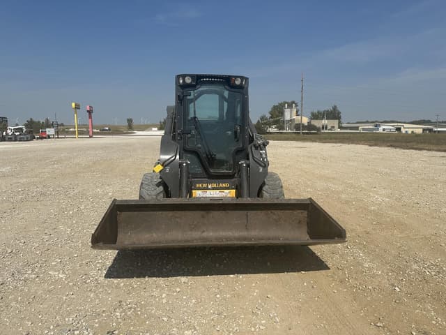 Image of New Holland L228 equipment image 4