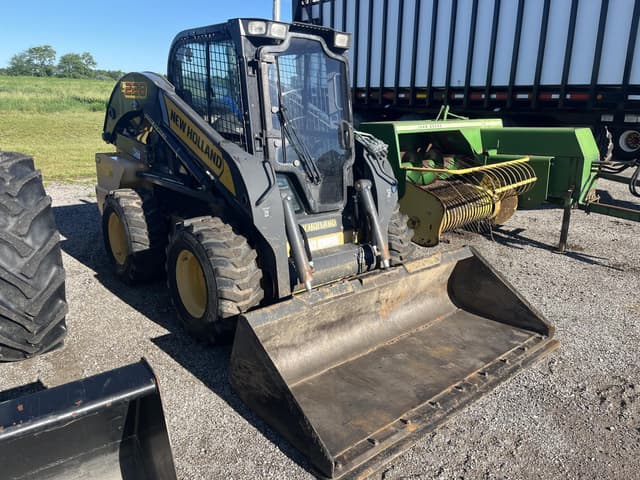 Image of New Holland L228 equipment image 1