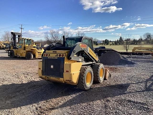 Image of New Holland L228 equipment image 3