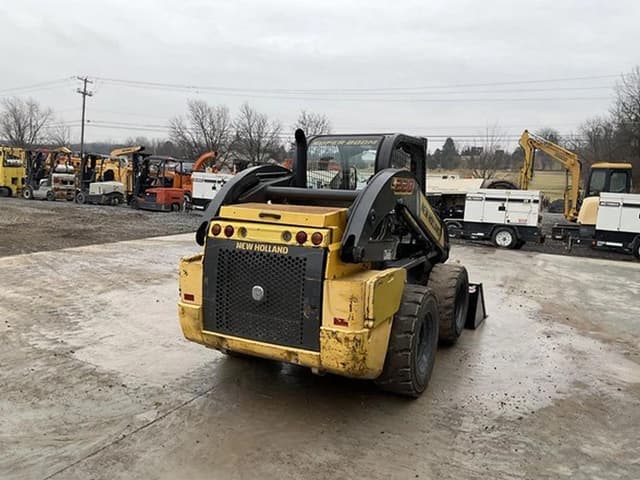 Image of New Holland L228 equipment image 3