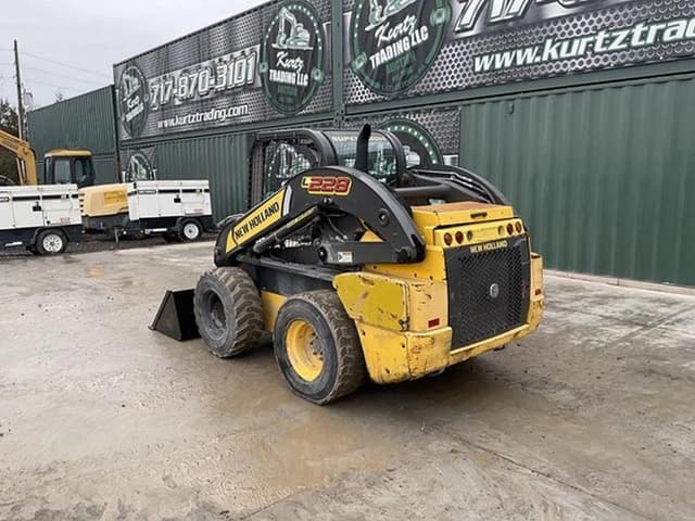 Image of New Holland L228 equipment image 1