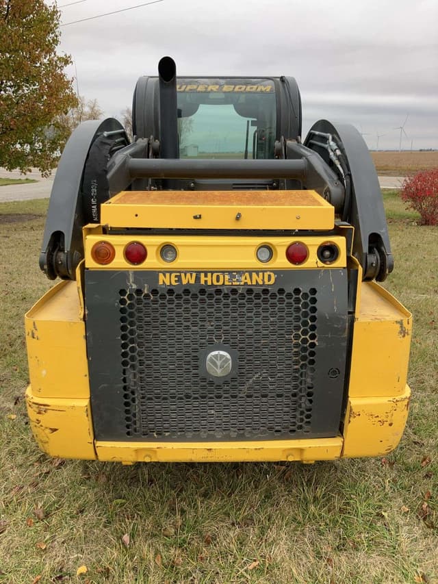 Image of New Holland L228 equipment image 2