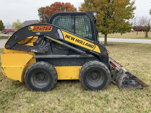Image of New Holland L228 equipment image 1