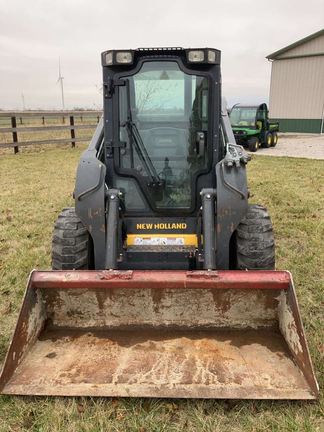 Image of New Holland L228 equipment image 3