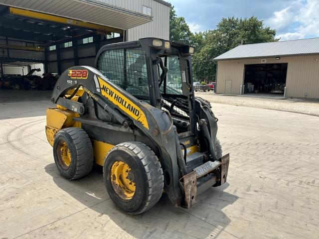Image of New Holland L228 equipment image 4