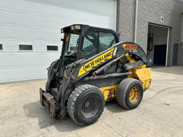 Image of New Holland L228 equipment image 1