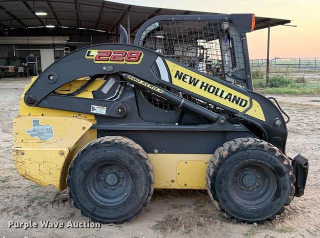 Image of New Holland L228 equipment image 3