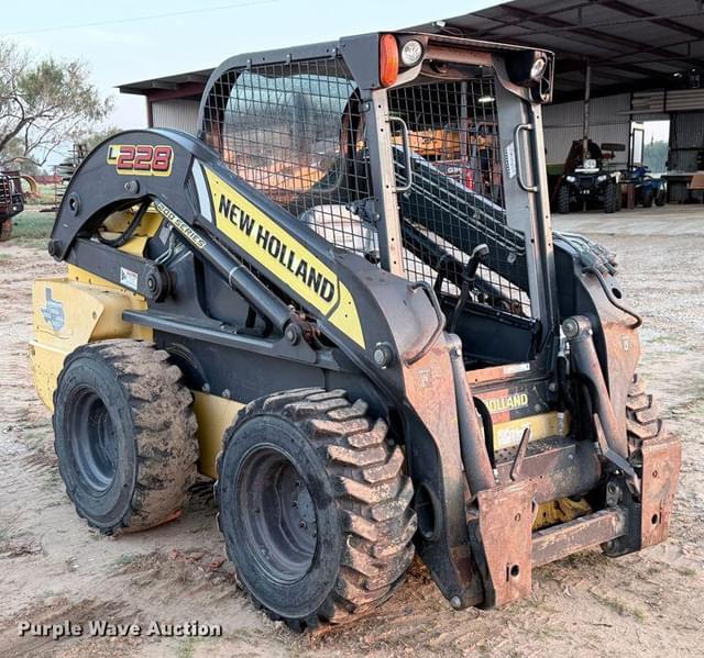 Image of New Holland L228 equipment image 2