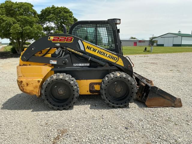 Image of New Holland L228 equipment image 3