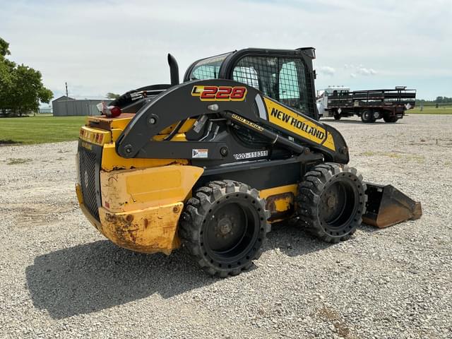Image of New Holland L228 equipment image 4