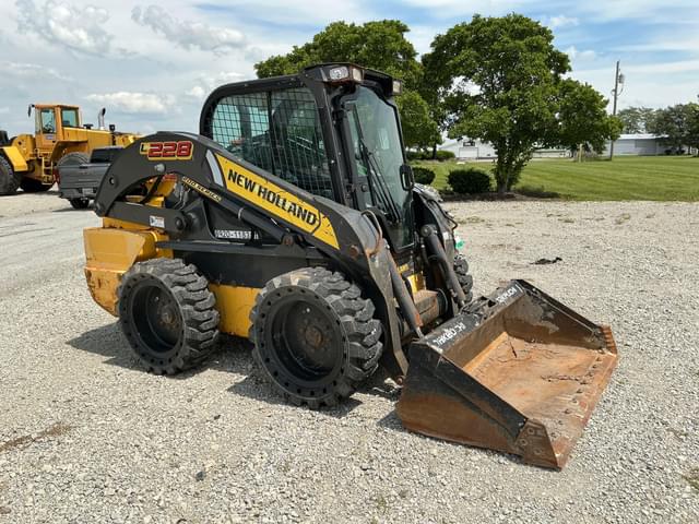 Image of New Holland L228 equipment image 2