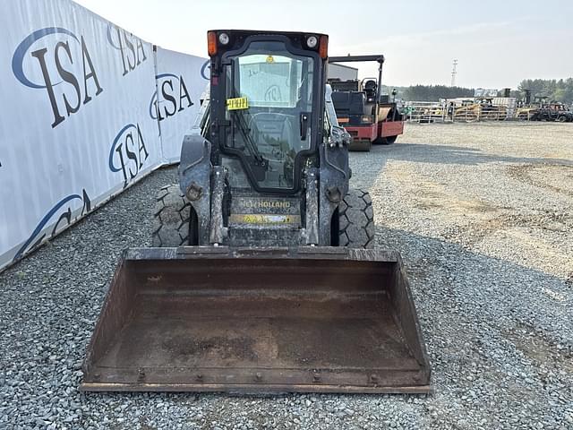 Image of New Holland L228 equipment image 4
