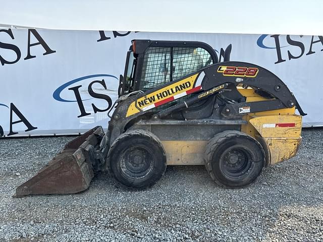Image of New Holland L228 equipment image 1