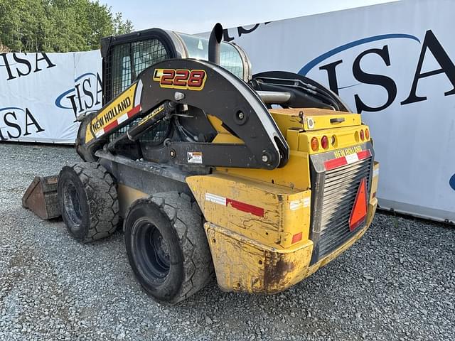 Image of New Holland L228 equipment image 2