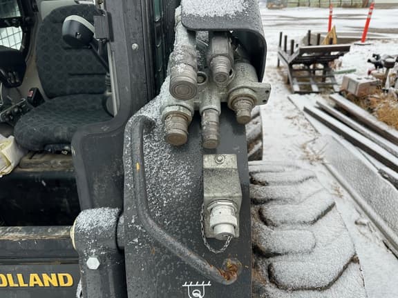 Image of New Holland L234 equipment image 2