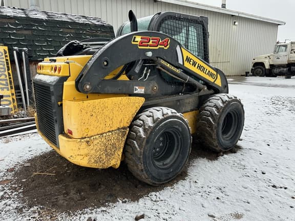 Image of New Holland L234 equipment image 4