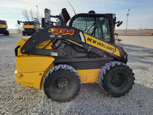 Image of New Holland L234 equipment image 3