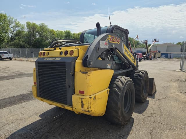 Image of New Holland L234 equipment image 3