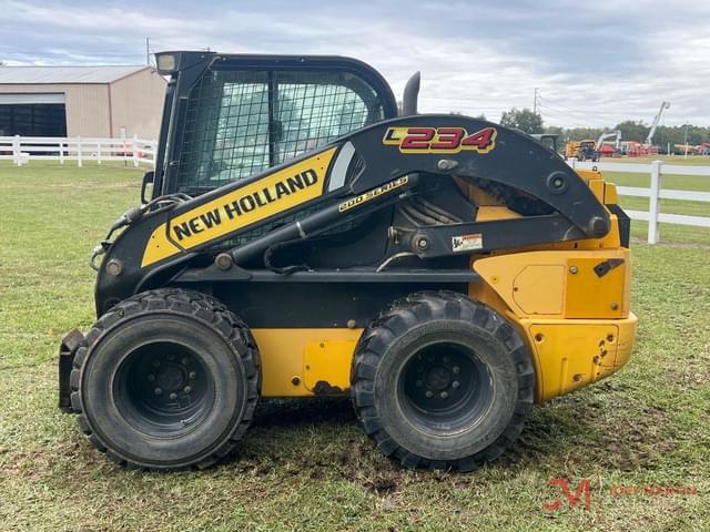 Image of New Holland L234 equipment image 4