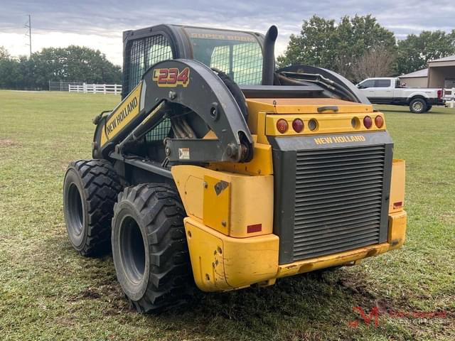 Image of New Holland L234 equipment image 3