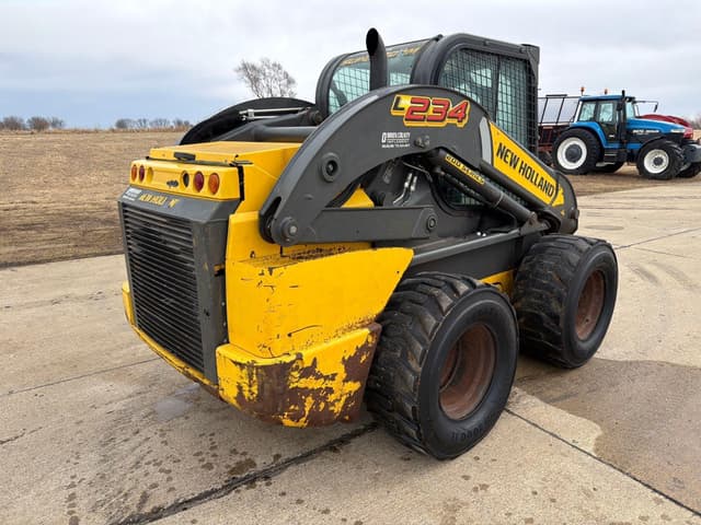 Image of New Holland L234 equipment image 3