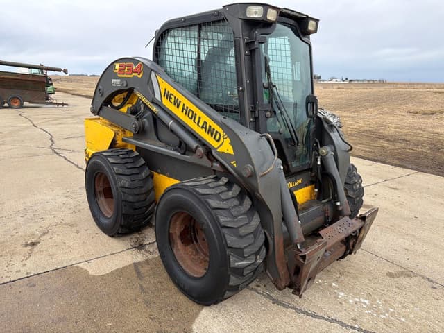 Image of New Holland L234 equipment image 2
