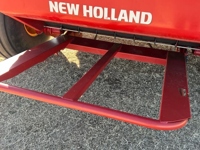 Image of New Holland RB560 equipment image 4