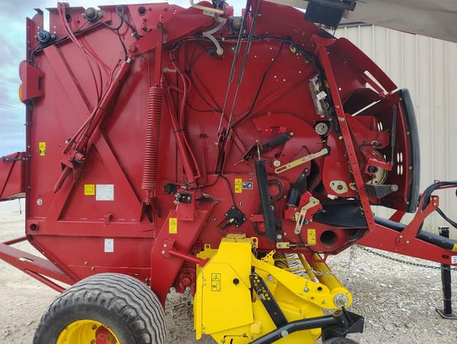 Image of New Holland RB560 Specialty Crop equipment image 4