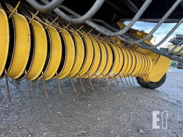 Image of New Holland RF450 Utility equipment image 4