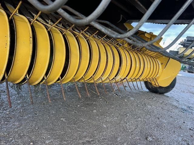 Image of New Holland RF450 Utility equipment image 4