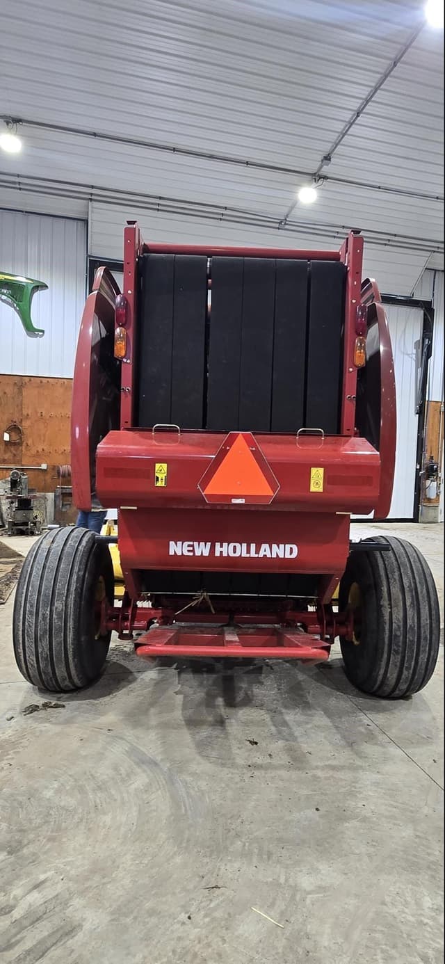 Image of New Holland RB460 CropCutter equipment image 4