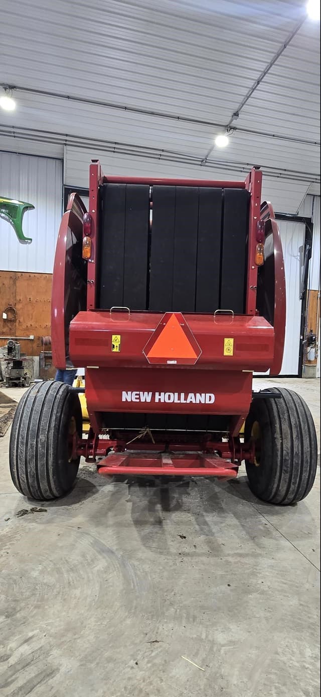 Image of New Holland RB460 CropCutter equipment image 4