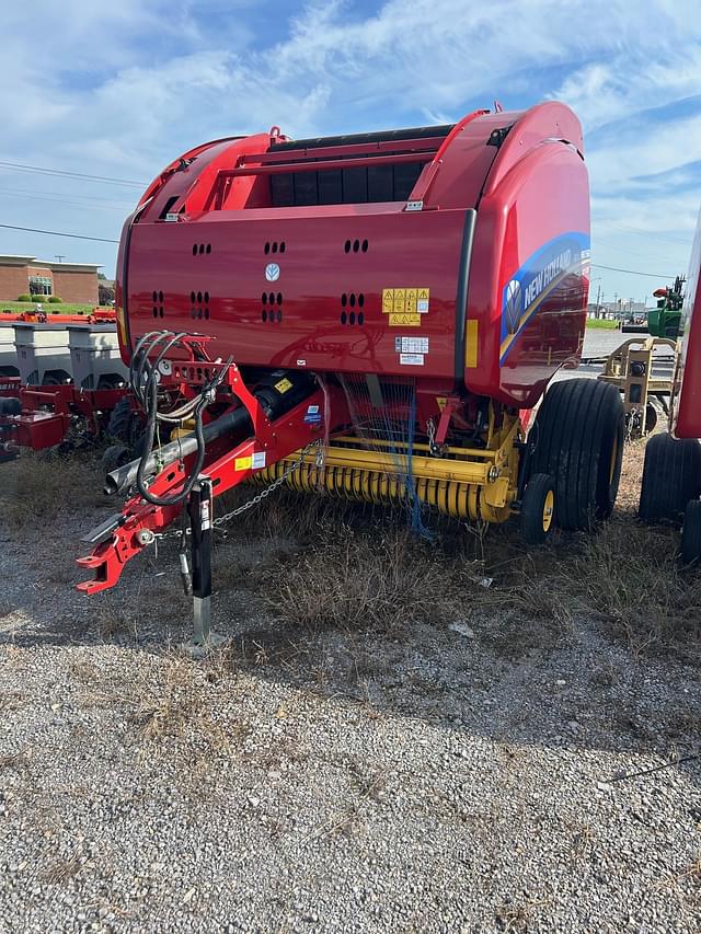 Image of New Holland RB560 Specialty Crop equipment image 1