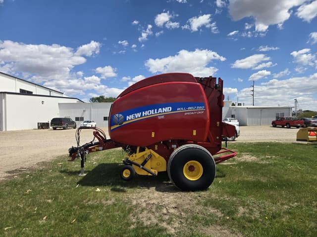 Image of New Holland RB560 equipment image 3
