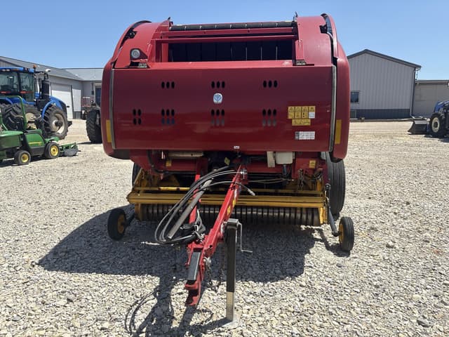 Image of New Holland RB560 Specialty Crop equipment image 4