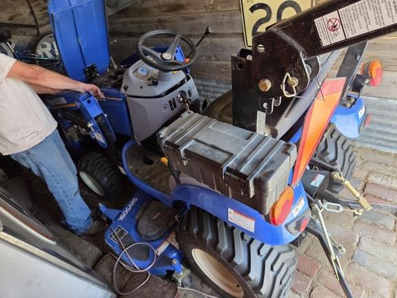 Image of New Holland Workmaster 25S equipment image 2
