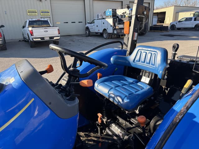 Image of New Holland Workmaster 70 equipment image 4
